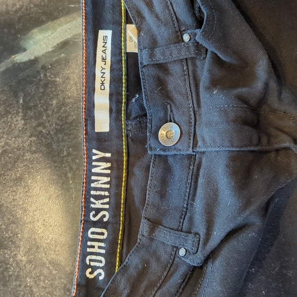 DKNY Soho Skinny jet black stretch. Jean - Picture 6 of 7